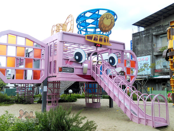 幸福轉運站31-粉紅大象溜滑梯