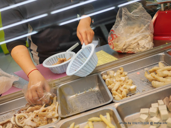 偉哥鹽酥雞(嶺東店)：【食記】台中偉哥鹽酥雞-嶺東店@南屯精密機械科學園區&嶺東科大 : 口感酥脆, 味道多元, 醬不醬都不差的海線老字號