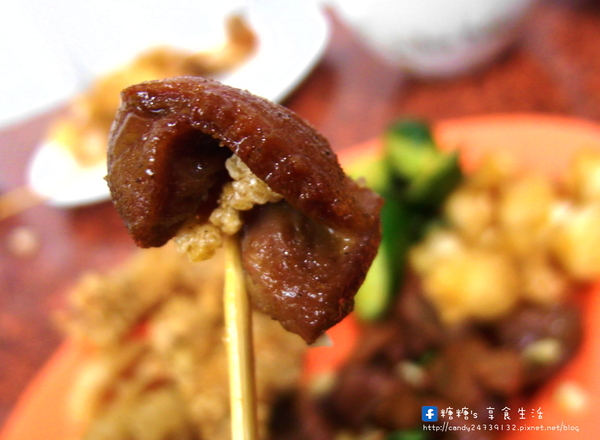 偉哥鹽酥雞(嶺東店)：〖台中│美食〗偉哥鹽酥雞(嶺東店) ❤ 校園銅板美食!!幾爸扣斗ㄟ當呷霸霸~大推黃金三角骨、脆皮雞排、魷魚圈、小黃瓜!!