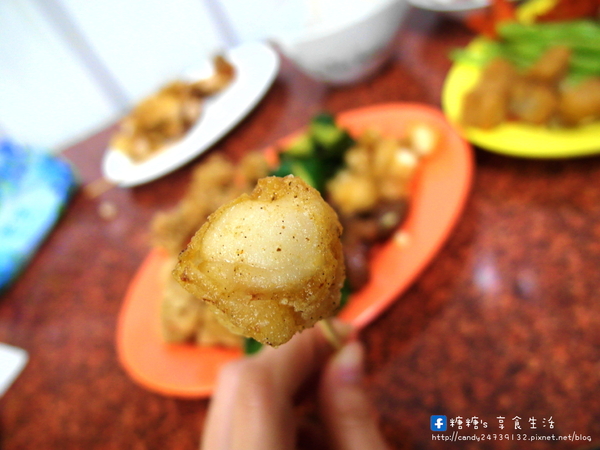 偉哥鹽酥雞(嶺東店)：〖台中│美食〗偉哥鹽酥雞(嶺東店) ❤ 校園銅板美食!!幾爸扣斗ㄟ當呷霸霸~大推黃金三角骨、脆皮雞排、魷魚圈、小黃瓜!!