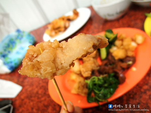 偉哥鹽酥雞(嶺東店)：〖台中│美食〗偉哥鹽酥雞(嶺東店) ❤ 校園銅板美食!!幾爸扣斗ㄟ當呷霸霸~大推黃金三角骨、脆皮雞排、魷魚圈、小黃瓜!!