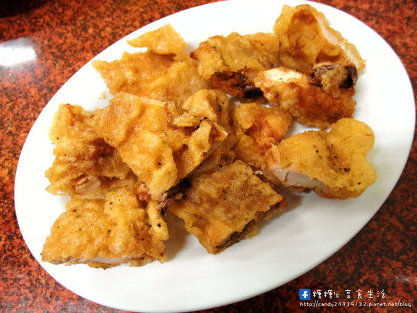 偉哥鹽酥雞(嶺東店)：〖台中│美食〗偉哥鹽酥雞(嶺東店) ❤ 校園銅板美食!!幾爸扣斗ㄟ當呷霸霸~大推黃金三角骨、脆皮雞排、魷魚圈、小黃瓜!!