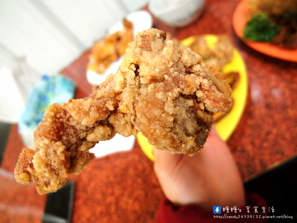 偉哥鹽酥雞(嶺東店)：〖台中│美食〗偉哥鹽酥雞(嶺東店) ❤ 校園銅板美食!!幾爸扣斗ㄟ當呷霸霸~大推黃金三角骨、脆皮雞排、魷魚圈、小黃瓜!!