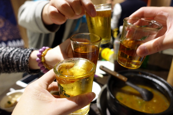 薑母六三：(胖樺食記)民生東路薑母鴨及熱炒一次滿足「薑母六三」。奢華紅蟳沙公沙母入鍋的海味十足