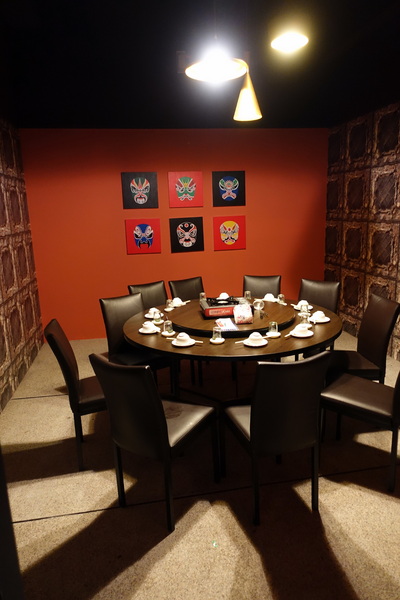 薑母六三：(胖樺食記)民生東路薑母鴨及熱炒一次滿足「薑母六三」。奢華紅蟳沙公沙母入鍋的海味十足