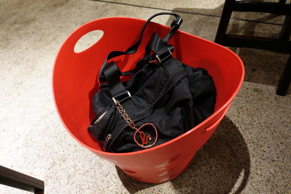 薑母六三：(胖樺食記)民生東路薑母鴨及熱炒一次滿足「薑母六三」。奢華紅蟳沙公沙母入鍋的海味十足