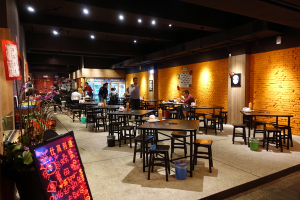 薑母六三：(胖樺食記)民生東路薑母鴨及熱炒一次滿足「薑母六三」。奢華紅蟳沙公沙母入鍋的海味十足