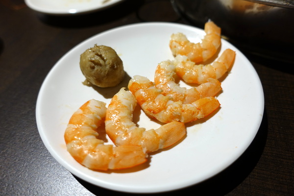 薑母六三：(胖樺食記)民生東路薑母鴨及熱炒一次滿足「薑母六三」。奢華紅蟳沙公沙母入鍋的海味十足