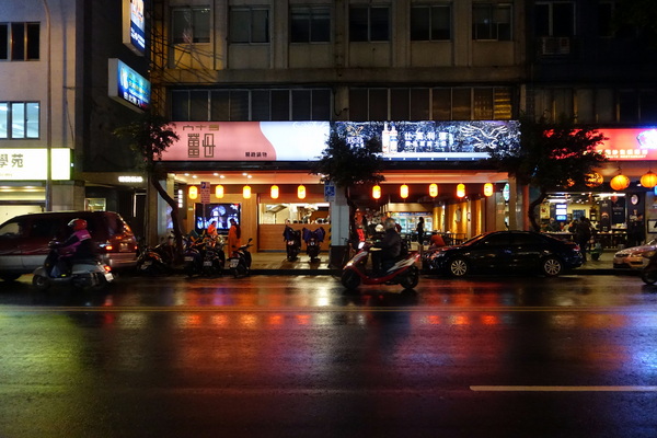 薑母六三：(胖樺食記)民生東路薑母鴨及熱炒一次滿足「薑母六三」。奢華紅蟳沙公沙母入鍋的海味十足