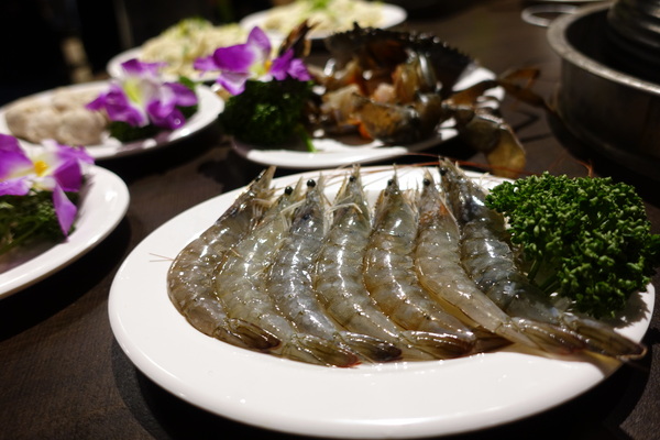 薑母六三：(胖樺食記)民生東路薑母鴨及熱炒一次滿足「薑母六三」。奢華紅蟳沙公沙母入鍋的海味十足