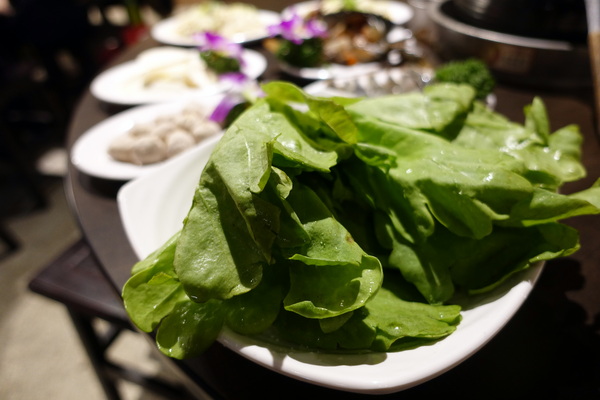 薑母六三：(胖樺食記)民生東路薑母鴨及熱炒一次滿足「薑母六三」。奢華紅蟳沙公沙母入鍋的海味十足