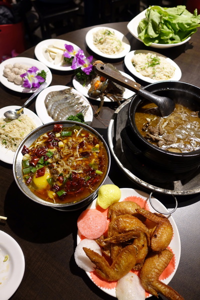 薑母六三：(胖樺食記)民生東路薑母鴨及熱炒一次滿足「薑母六三」。奢華紅蟳沙公沙母入鍋的海味十足