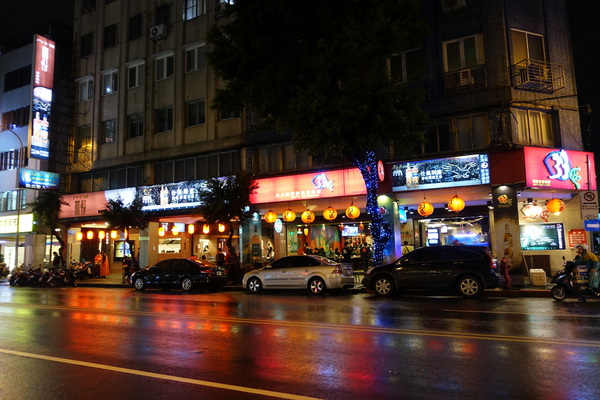 薑母六三：(胖樺食記)民生東路薑母鴨及熱炒一次滿足「薑母六三」。奢華紅蟳沙公沙母入鍋的海味十足