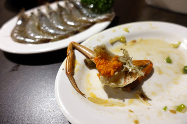 薑母六三：(胖樺食記)民生東路薑母鴨及熱炒一次滿足「薑母六三」。奢華紅蟳沙公沙母入鍋的海味十足