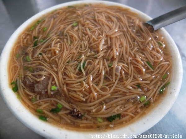 阿猴麵線糊：【美食特搜。屏東市】阿猴麵線糊。建國市場隱藏版麵線糊 料多滿意 筒仔米糕 四神湯也超推