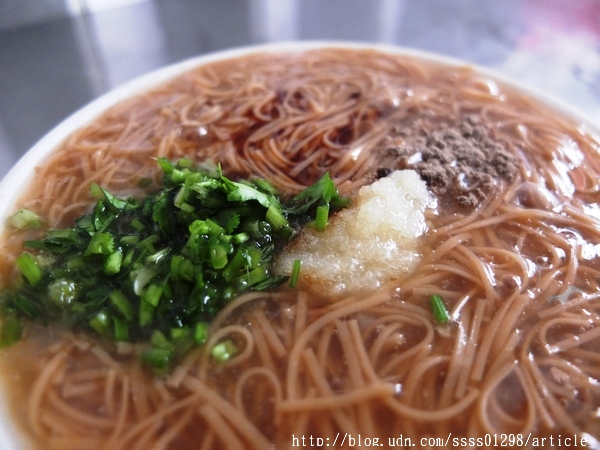 阿猴麵線糊：【美食特搜。屏東市】阿猴麵線糊。建國市場隱藏版麵線糊 料多滿意 筒仔米糕 四神湯也超推