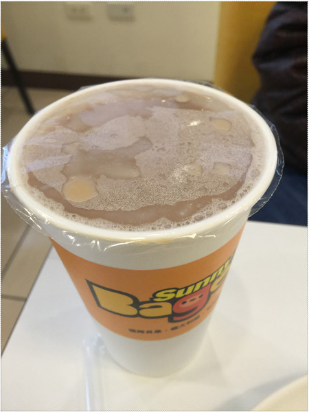 Sunny Bagel 太陽貝果:【黑莉台中踩點趣】 台中北區 五常街 Sunny Bagel 太陽貝果!豐富的早午餐,口味眾多!單品咖啡,開啟活力一天!