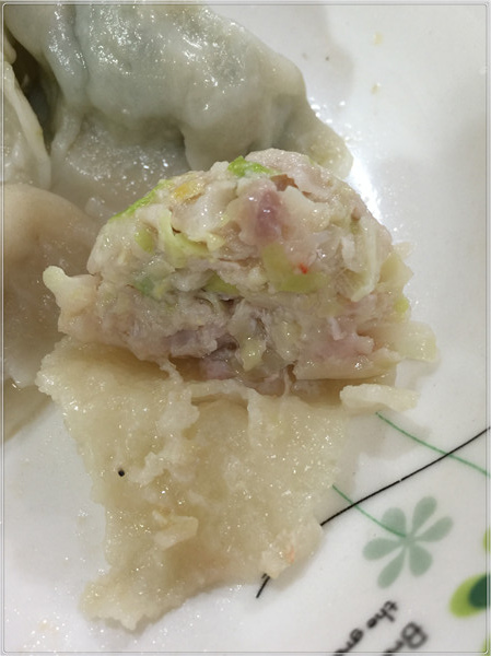 海山餃子館:土城區銅板美食 海山餃子館的水餃食記~ 真材實料的美味麵食館! 泰式打拋餃 高麗菜豬肉餃 翠綠韭菜餃