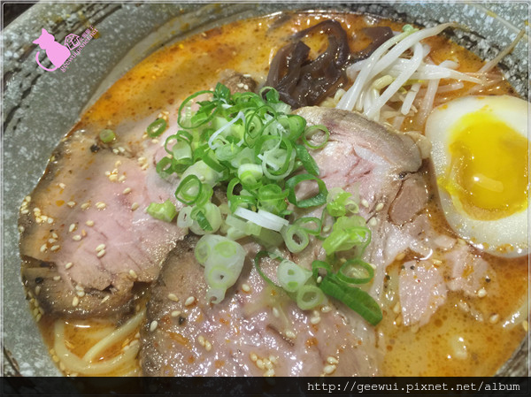 京風堂拉麵：【台中踩點趣】台中西屯區逢甲商圈的驚艷等級拉麵店～京風堂拉麵　傳自京都的美味感受　近逢甲大學、激旨燒鳥、熊掌包、冰火波羅包！