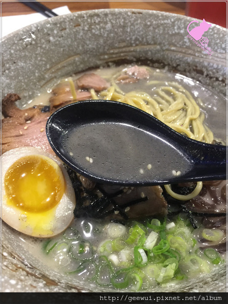 京風堂拉麵：【台中踩點趣】台中西屯區逢甲商圈的驚艷等級拉麵店～京風堂拉麵　傳自京都的美味感受　近逢甲大學、激旨燒鳥、熊掌包、冰火波羅包！