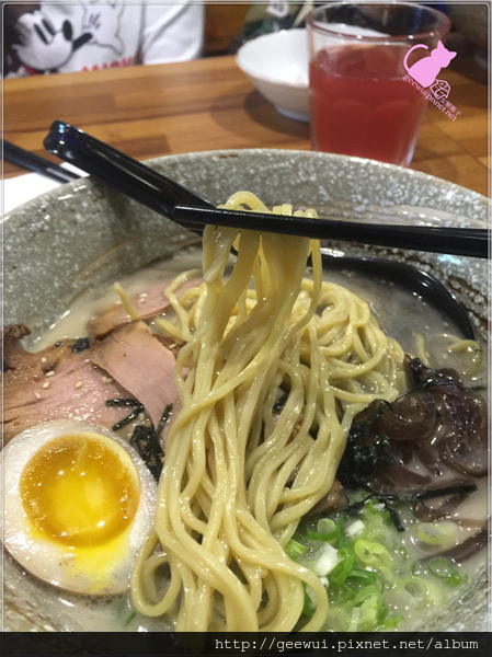 京風堂拉麵：【台中踩點趣】台中西屯區逢甲商圈的驚艷等級拉麵店～京風堂拉麵　傳自京都的美味感受　近逢甲大學、激旨燒鳥、熊掌包、冰火波羅包！