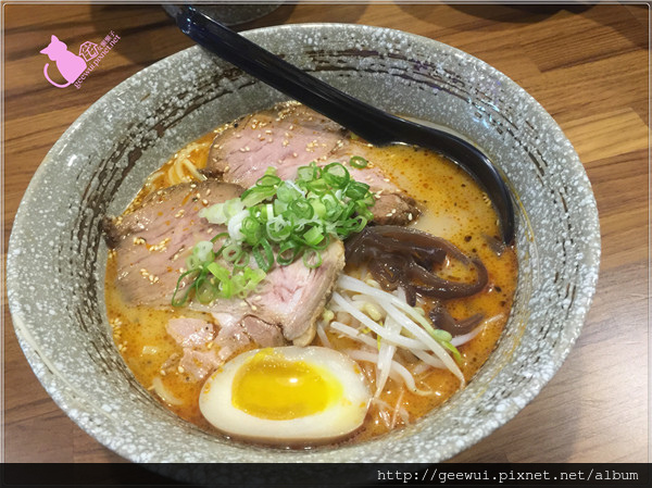 京風堂拉麵：【台中踩點趣】台中西屯區逢甲商圈的驚艷等級拉麵店～京風堂拉麵　傳自京都的美味感受　近逢甲大學、激旨燒鳥、熊掌包、冰火波羅包！