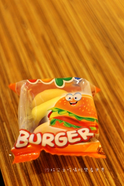 CaliBurger西門店：把嘴巴張到最大就對了『CaliBurger(西門店)』梁靜茹開的漢堡店