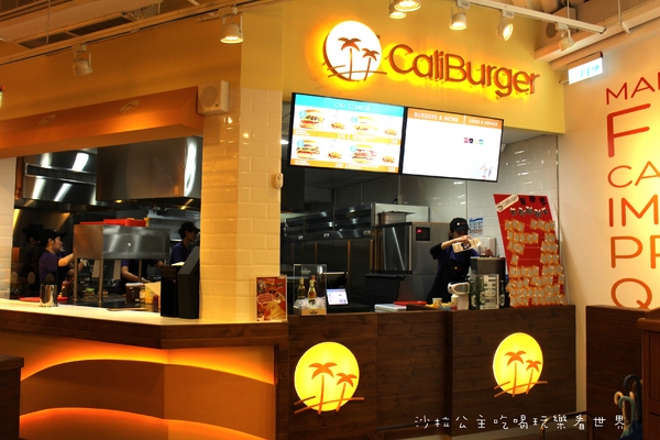 CaliBurger西門店：把嘴巴張到最大就對了『CaliBurger(西門店)』梁靜茹開的漢堡店