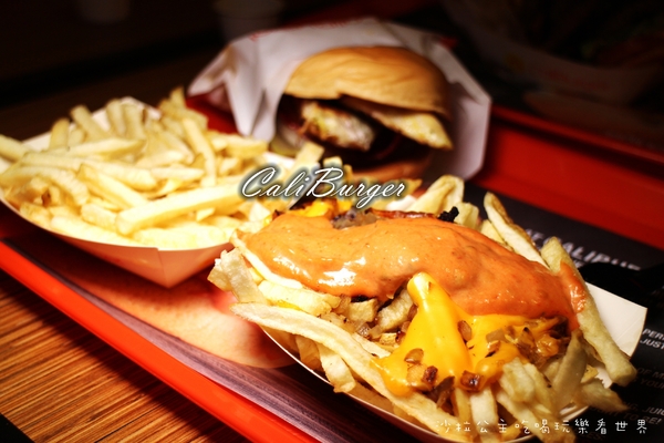 CaliBurger西門店：把嘴巴張到最大就對了『CaliBurger(西門店)』梁靜茹開的漢堡店