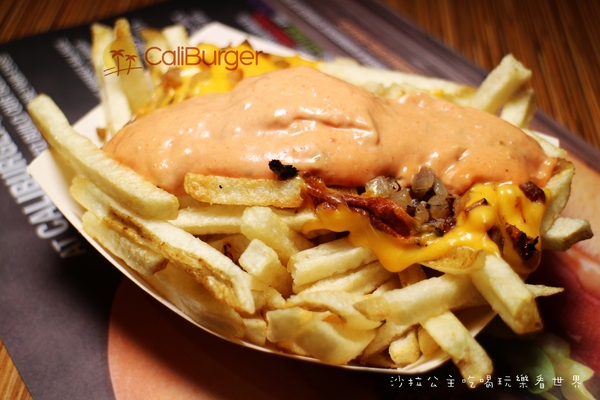 CaliBurger西門店：把嘴巴張到最大就對了『CaliBurger(西門店)』梁靜茹開的漢堡店