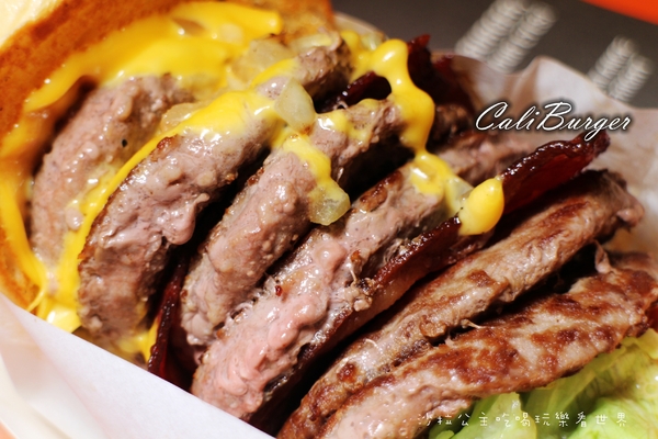 CaliBurger西門店：把嘴巴張到最大就對了『CaliBurger(西門店)』梁靜茹開的漢堡店