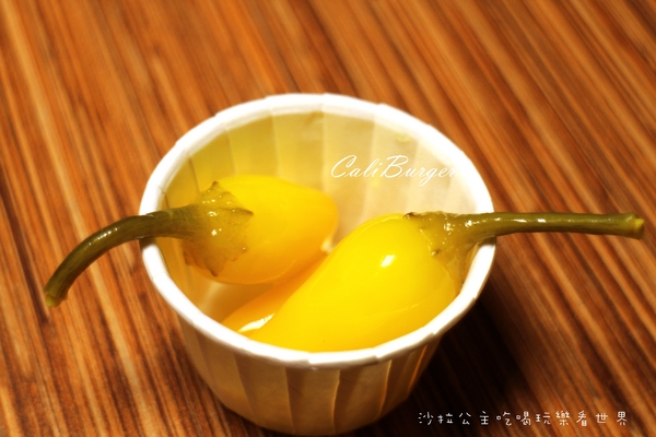 CaliBurger西門店：把嘴巴張到最大就對了『CaliBurger(西門店)』梁靜茹開的漢堡店