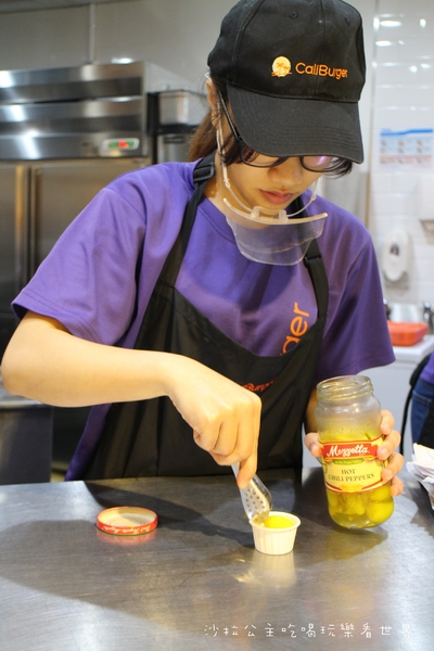 CaliBurger西門店：把嘴巴張到最大就對了『CaliBurger(西門店)』梁靜茹開的漢堡店