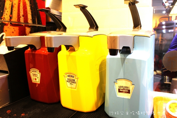 CaliBurger西門店：把嘴巴張到最大就對了『CaliBurger(西門店)』梁靜茹開的漢堡店