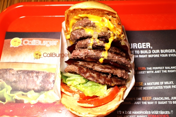 CaliBurger西門店：把嘴巴張到最大就對了『CaliBurger(西門店)』梁靜茹開的漢堡店