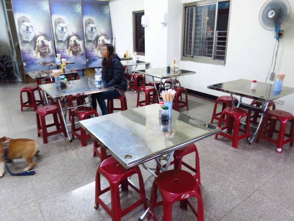 【蘆洲美食】8號美食坊-河堤旁的骨仔肉湯、烏醋乾麵