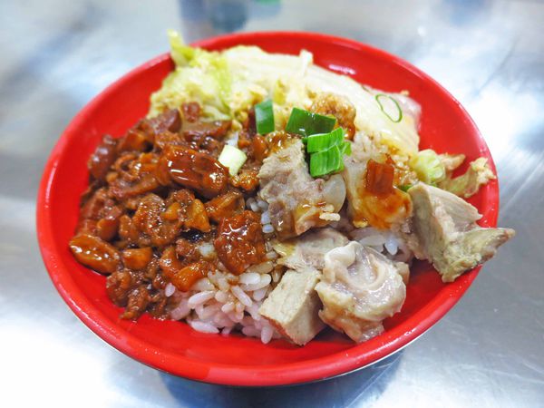 【蘆洲美食】8號美食坊-河堤旁的骨仔肉湯、烏醋乾麵