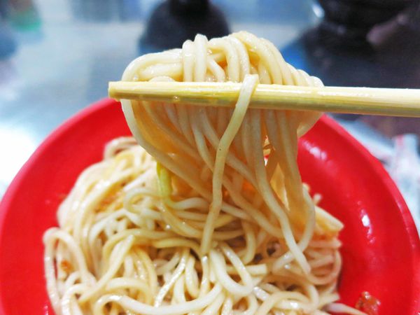 【蘆洲美食】8號美食坊-河堤旁的骨仔肉湯、烏醋乾麵