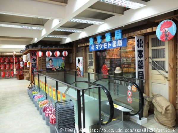 日藥本舖博物館-高雄館：【旅行遊記。高雄新興區】日藥本舖博物館(高雄六合門市)。原來日本離我們這麼近！？眾多藥妝商品好逛又好買