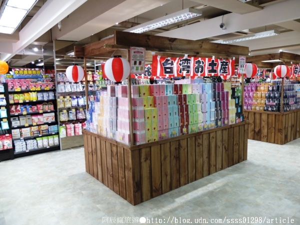 日藥本舖博物館-高雄館：【旅行遊記。高雄新興區】日藥本舖博物館(高雄六合門市)。原來日本離我們這麼近！？眾多藥妝商品好逛又好買