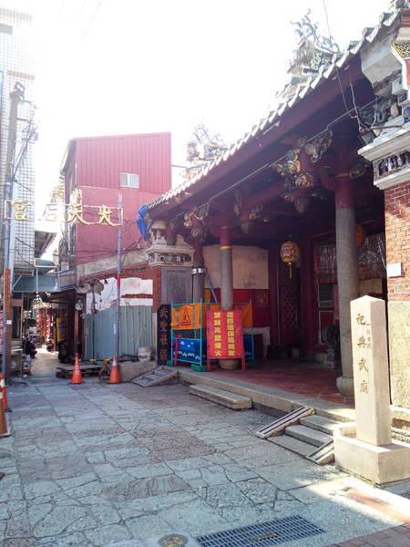 吳萬春蜜餞(武廟店): 【臺南Ω中西區】吳萬春蜜餞。巷弄中的古早味「鹹酸甜」,蜜餞、果乾、脆片應有盡有