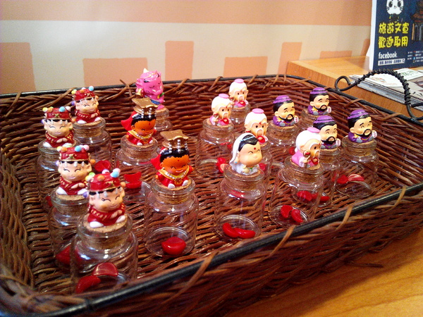 吳萬春蜜餞(武廟店): 【臺南Ω中西區】吳萬春蜜餞。巷弄中的古早味「鹹酸甜」,蜜餞、果乾、脆片應有盡有