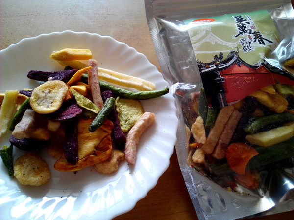 吳萬春蜜餞(武廟店): 【臺南Ω中西區】吳萬春蜜餞。巷弄中的古早味「鹹酸甜」,蜜餞、果乾、脆片應有盡有