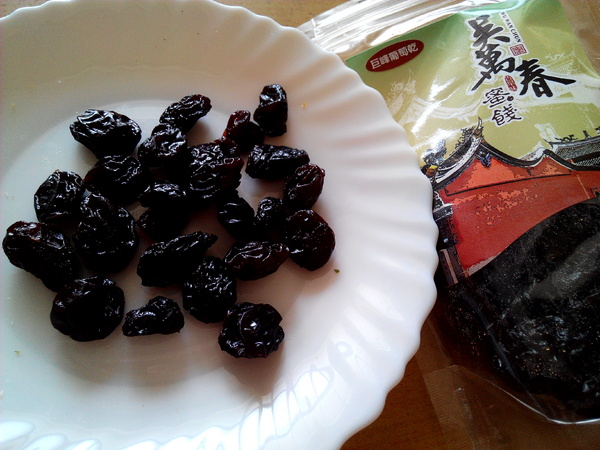 吳萬春蜜餞(武廟店): 【臺南Ω中西區】吳萬春蜜餞。巷弄中的古早味「鹹酸甜」,蜜餞、果乾、脆片應有盡有