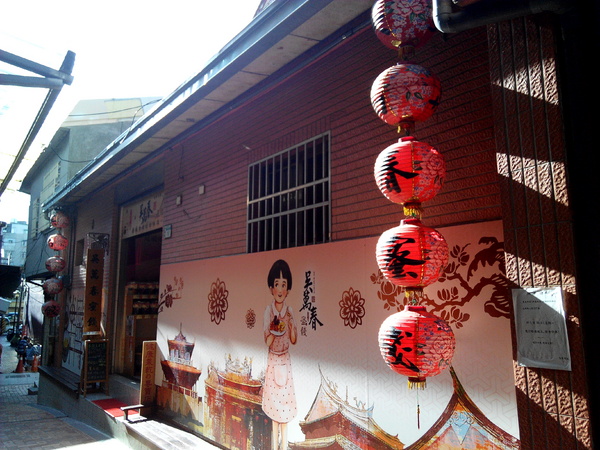 吳萬春蜜餞(武廟店): 【臺南Ω中西區】吳萬春蜜餞。巷弄中的古早味「鹹酸甜」,蜜餞、果乾、脆片應有盡有