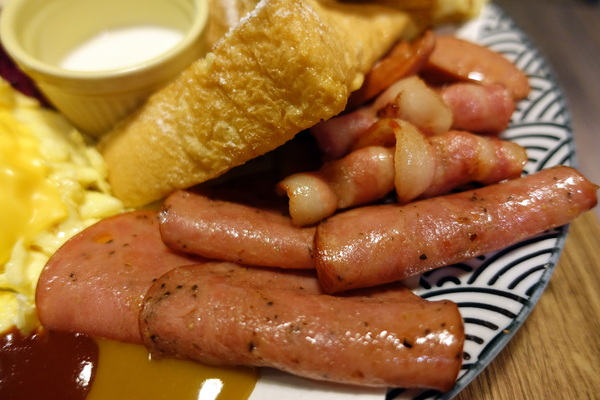 好事咖啡 How's Coffee?：(胖樺食記)全天候早午餐/大份量好好吃下午茶『好事咖啡 How's Coffee？』/捷運六張犁/麟光站/不加一成服務費/WiFi