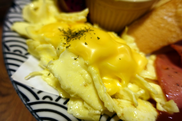 好事咖啡 How's Coffee?：(胖樺食記)全天候早午餐/大份量好好吃下午茶『好事咖啡 How's Coffee？』/捷運六張犁/麟光站/不加一成服務費/WiFi