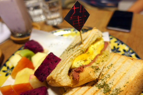 好事咖啡 How's Coffee?：(胖樺食記)全天候早午餐/大份量好好吃下午茶『好事咖啡 How's Coffee？』/捷運六張犁/麟光站/不加一成服務費/WiFi