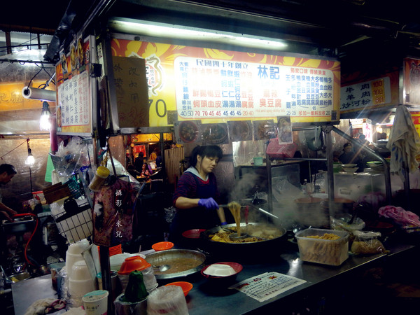 寧夏夜市：【台北市大同區。夜市】寧夏夜市 過年期間 年貨大街 美食 介紹 過年有營業