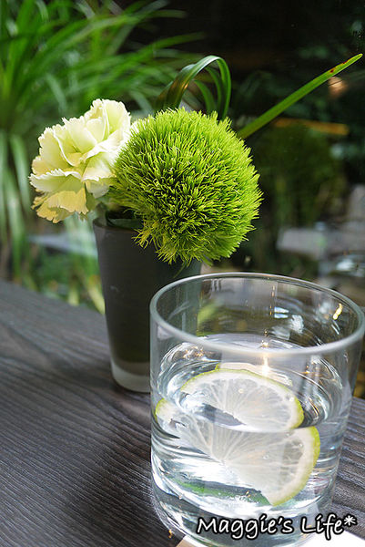 Elly's Flower&Cafe台北花苑時尚整合館：◆台北美食。捷運中山國小【Elly's Flower&Cafe台北花苑時尚整合館】花藝與美食的結合～好氣氛、好料理、好舒心